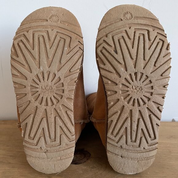 Womens UGG Classic Short Boot Chestnut - Picture 3 of 6
